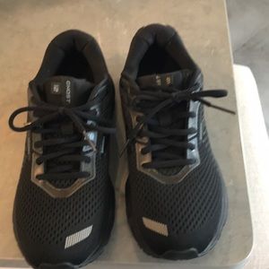 Brooks ghost woman’s sneaker